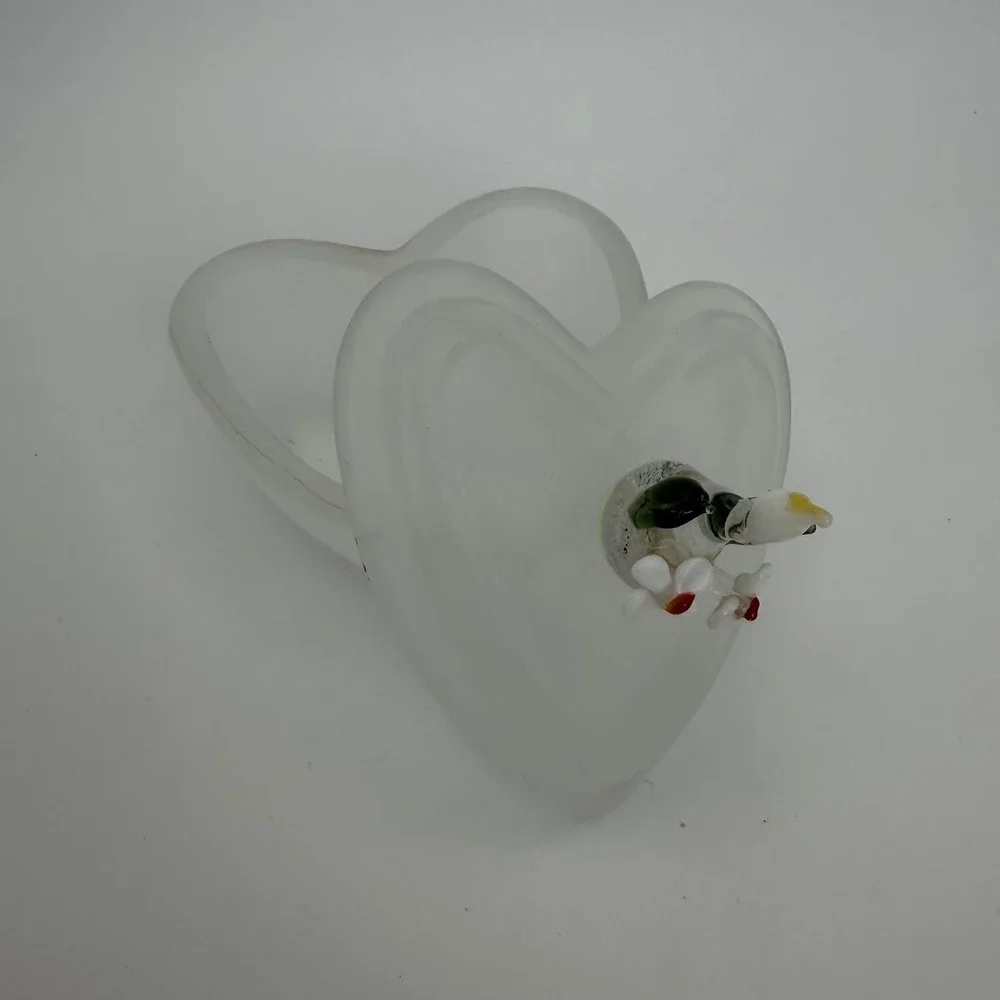 Vintage Frosted Glass Heart Trinket‎ Box Hand Blown Lampwork Floral Lid White